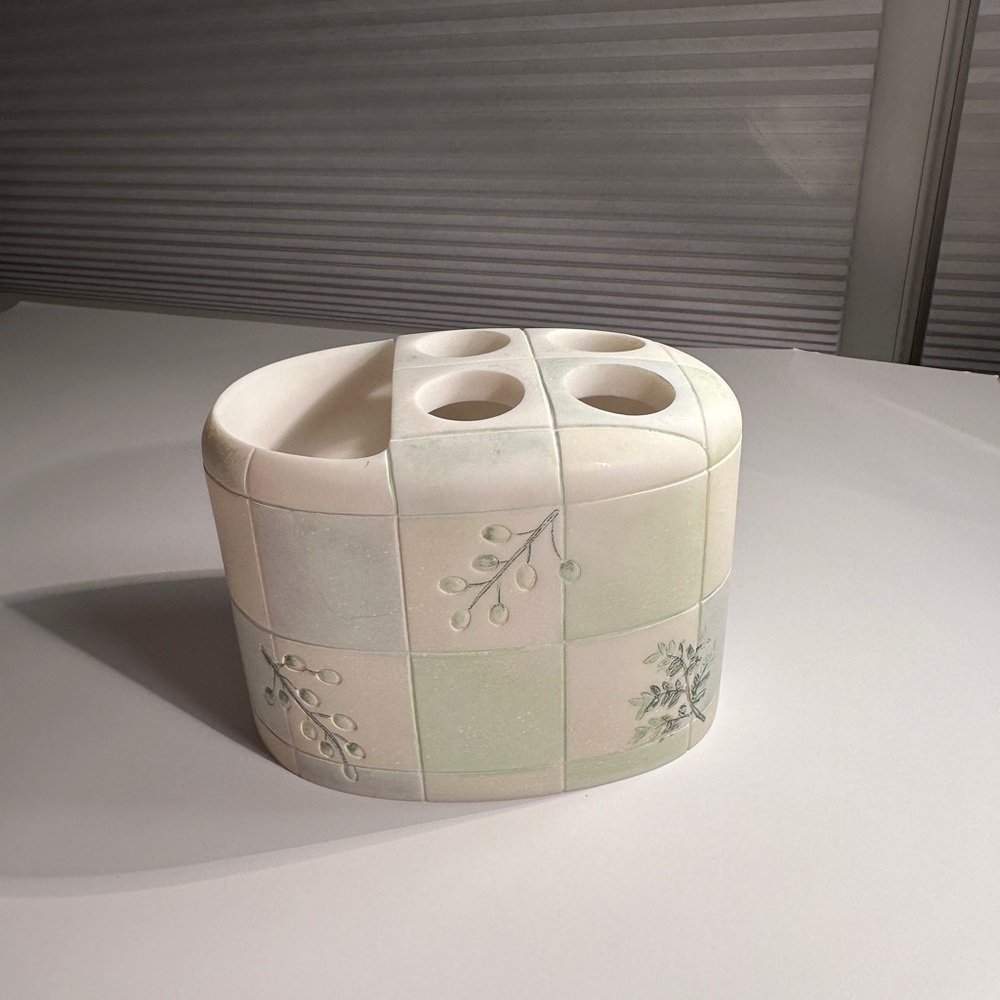 Croscill Rainier Everest Toothbrush/Razor Holder
